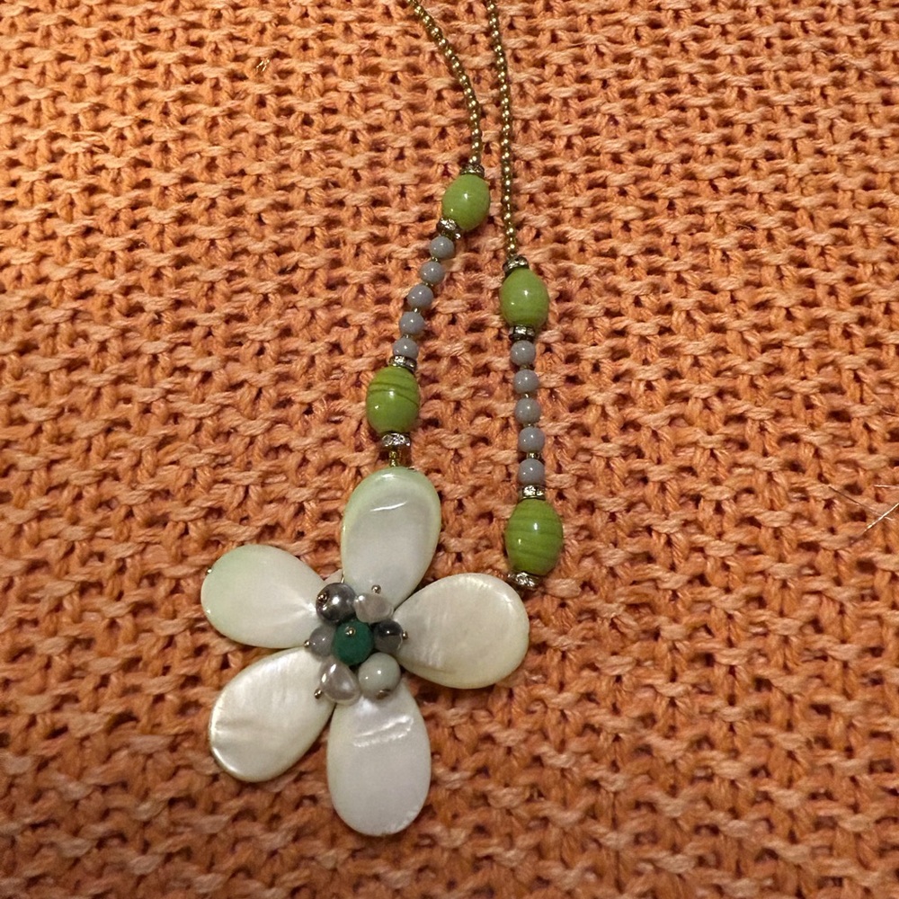 Beautiful necklace - Picture 2 of 10